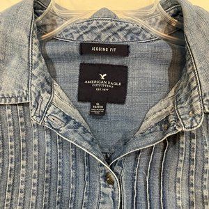 American Eagle Denim Shirt Size XL Jegging Fit